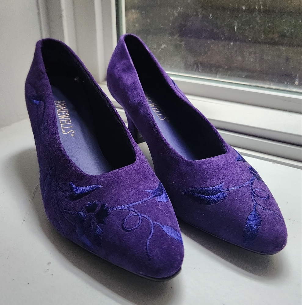 Vinrage Purple Suede Annewell Pumps
